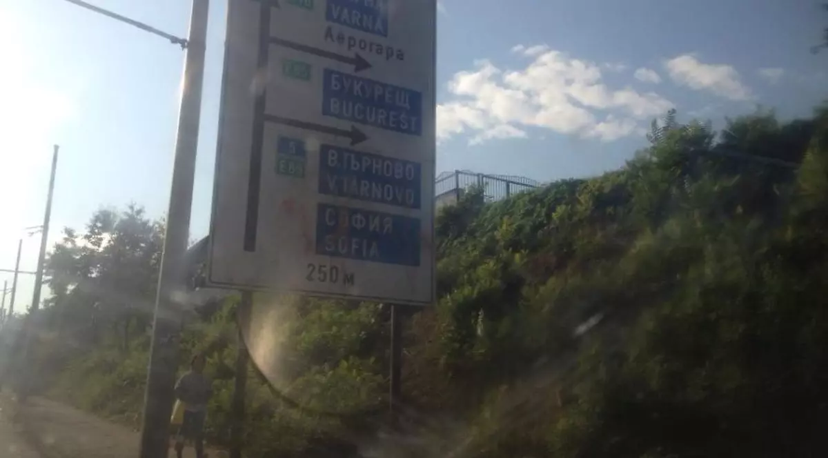 Un artist de la noi, TRATAMENT PREFERENŢIAL LA GRANIŢĂ!