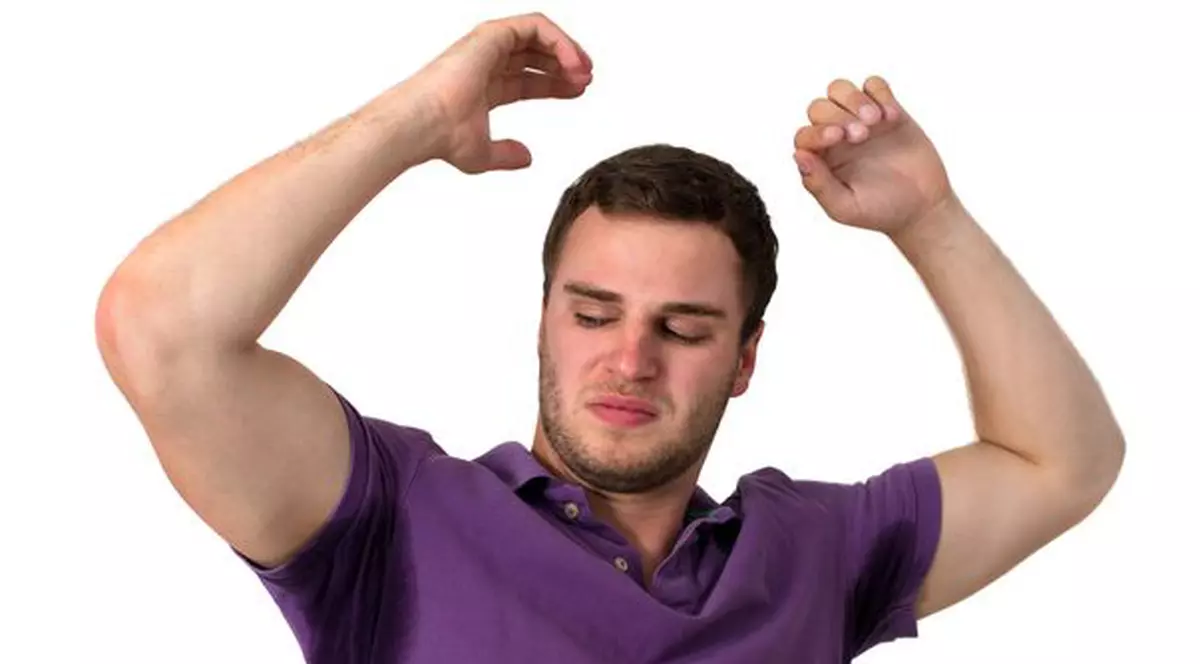 Când toţi tremură, tu transpiri? De vină e hiperhidroza