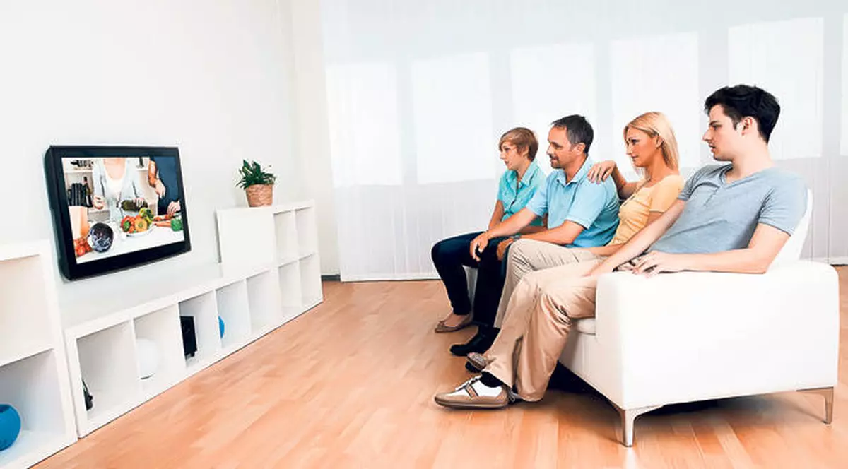 Privitul excesiv la televizor poate fi periculos 