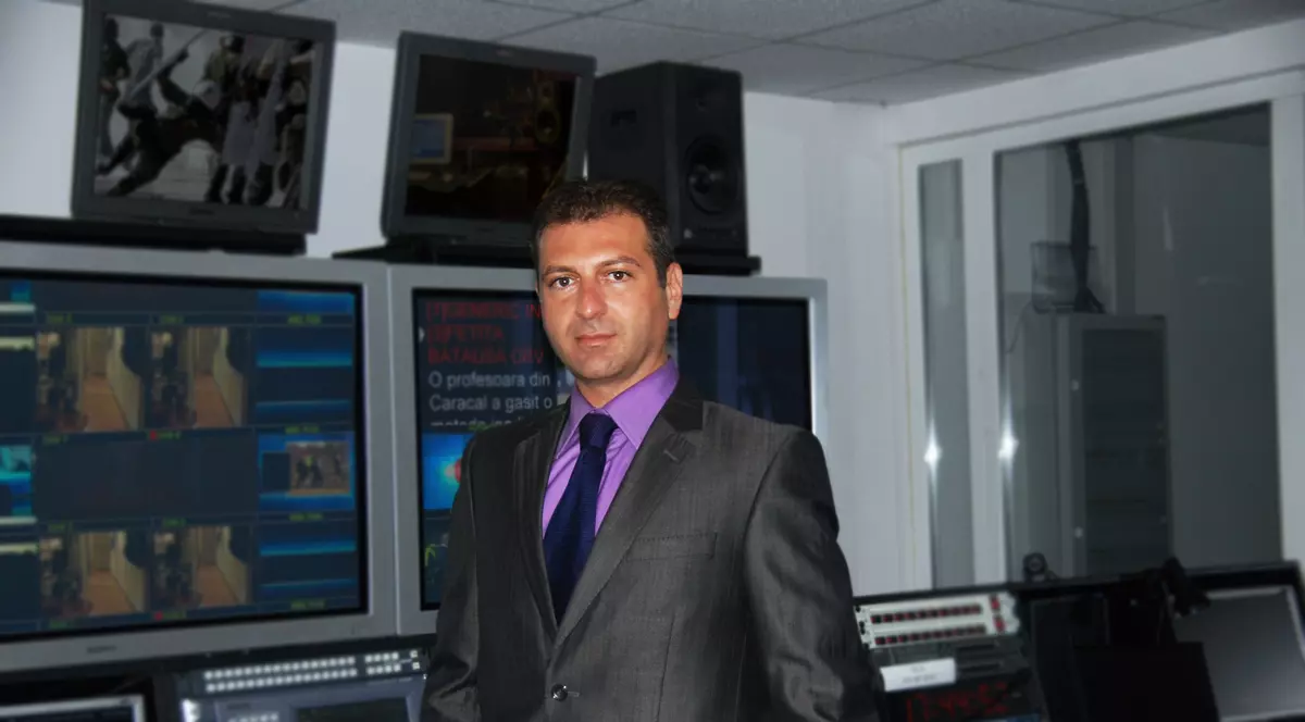 Nimeni NU L-AR FI CREZUT ÎN STARE! IMAGINI INEDITE DIN TINEREŢEA lui Christian Sabbagh CA ACTOR! FOTO