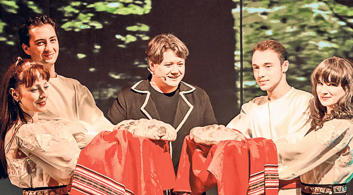 Fuego şi-a întâmpinat fanii cu pâine şi sare! Artistul şi-a făcut debutul, ca actor, în piesa «Testament»