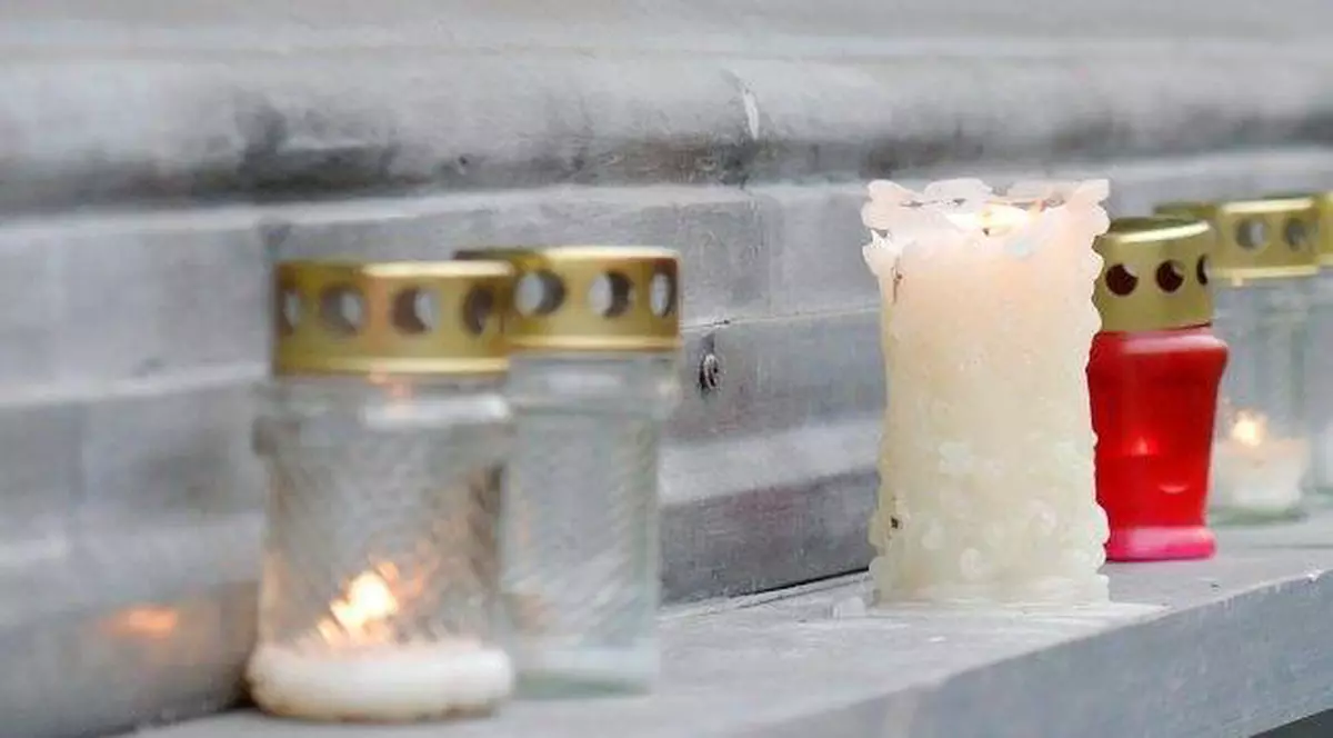 TRAGEDIE ÎN MUZICA POPULARĂ. O cântăreaţă a fost GĂSITĂ MOARTĂ în casă