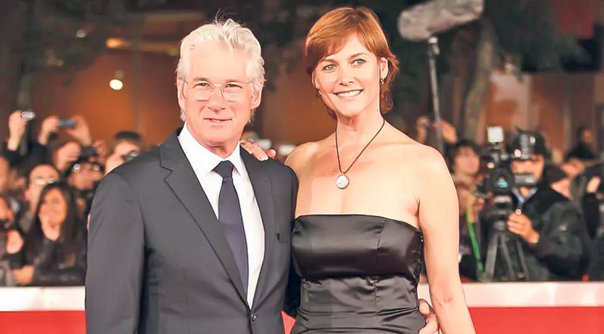 Richard Gere ar putea rămâne fără jumătate de avere la divorţ! Şi-a înşelat la greu nevasta