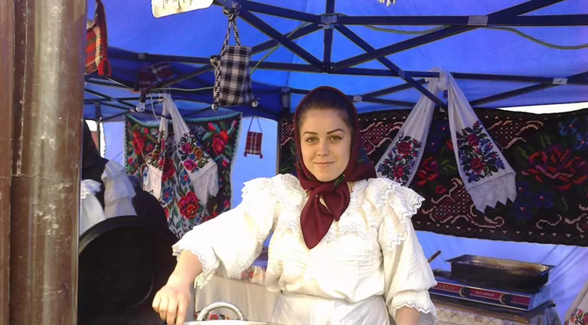 Această TÂNĂRĂ FRUMUŞICĂ FACE SARMALE la CAZAN în centrul Capitalei!