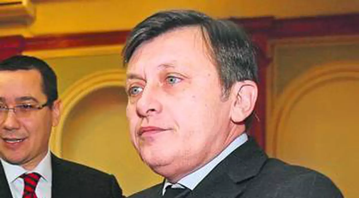 Crin Antonescu pune piciorul în prag! Vezi ce DECIZIE CIUDATĂ a luat astăzi preşedintele PNL