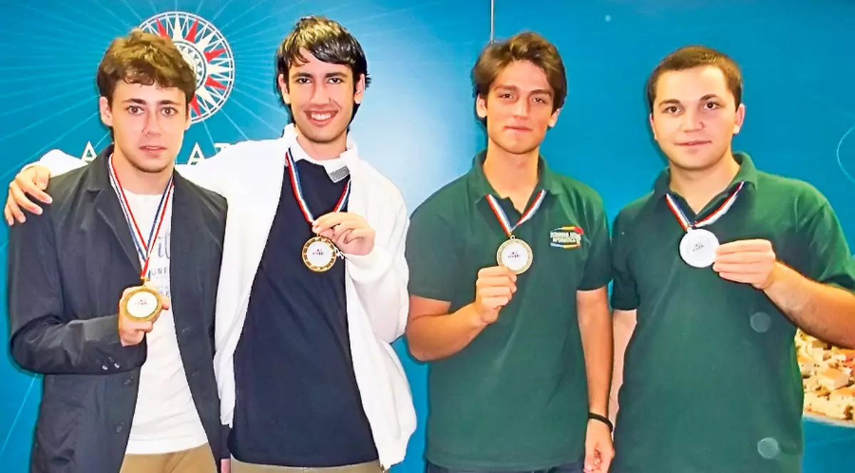 Ce copii deştepţi! Au ras toate medaliile la informatică