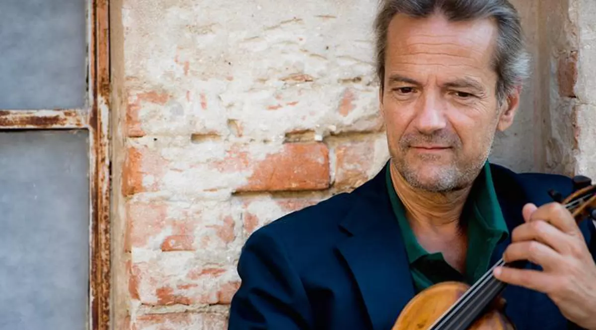 Uite CINE CÂNTĂ la ATENEU de ZIUA REGELUI!