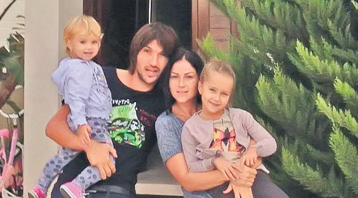 «Chirurgul» lucrează la un băieţel! Internaţionalul Dan Alexa, tatăl a două fetiţe, vrea să-şi mărească familia | FOTO