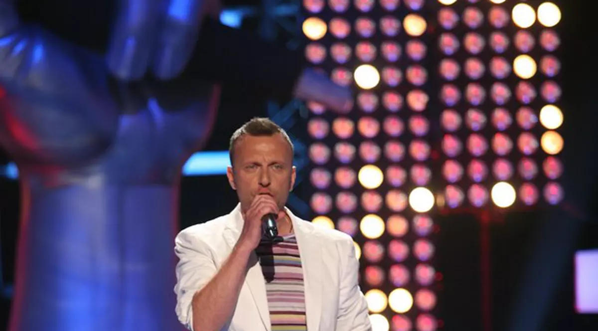 "Paul Newman" în varianta autohtonă cantă pe nevăzute la Vocea României