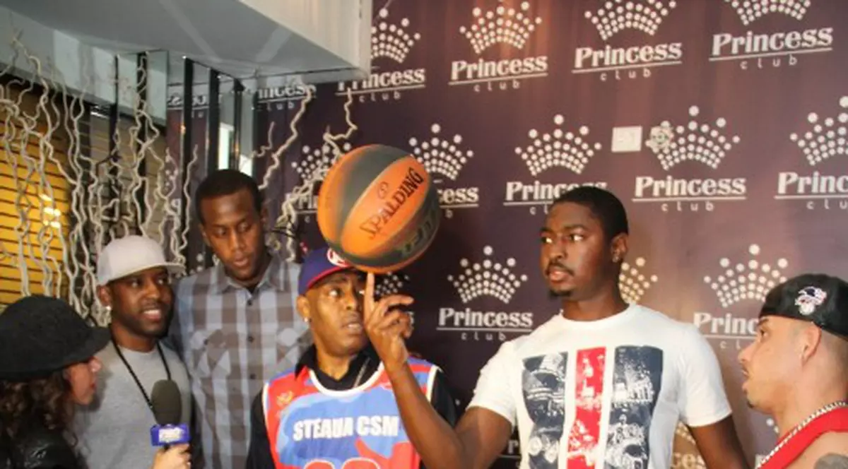 Coolio le-a urat baschetbaliştilor stelişti să câştige titlul