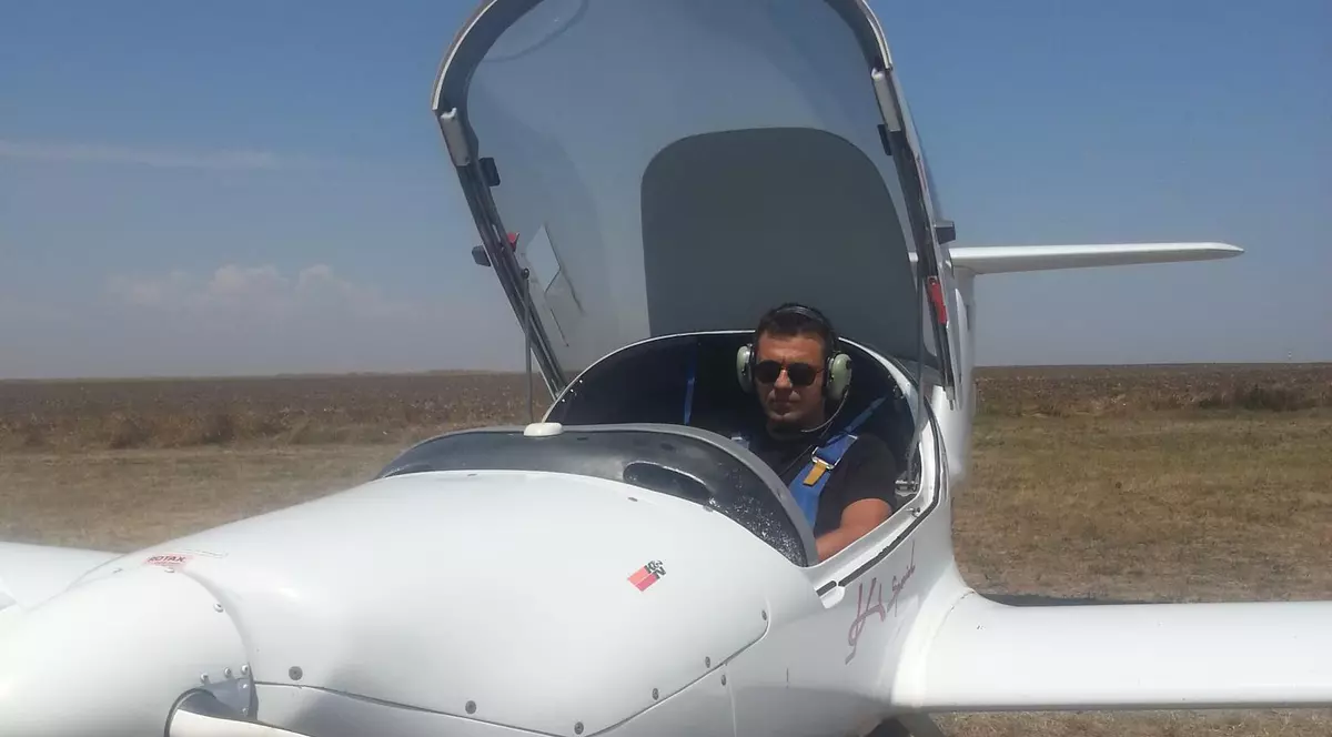 Mihai Mărgineanu închiriază avioane să se inspire şi să-şi plimbe prietenii!