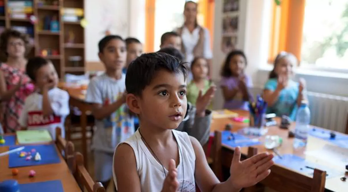 700 de milioane de copii din întreaga lume au fost privaţi de copilărie