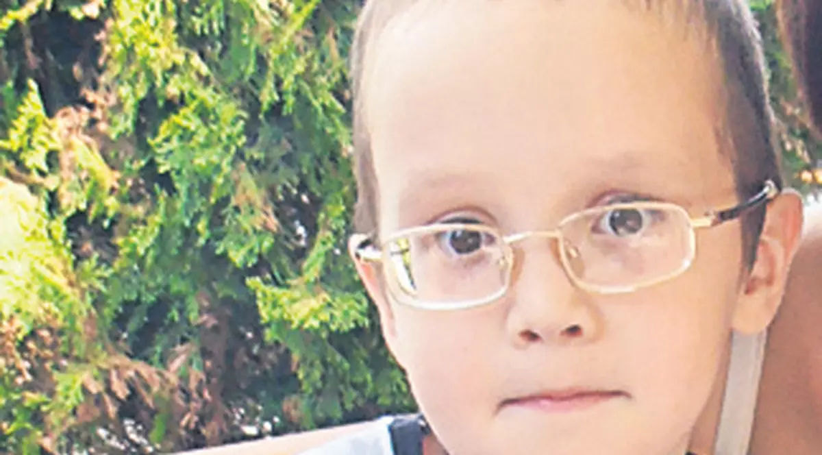 Ștefănuț, operat pe inimă, are nevoie de bani pentru grădiniţă
