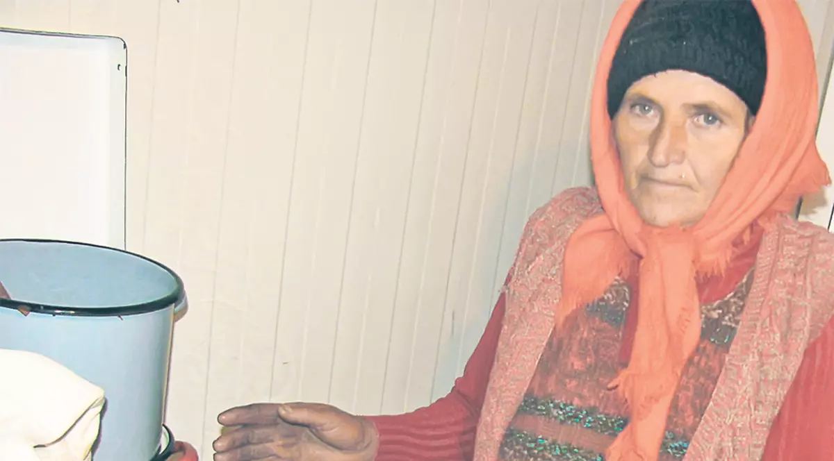 Dezastru în ţară! Plouă în mai toate zonele, iar sinistraţii din judeţul Galaţi au ajuns la capătul puterilor: "E un blestem! Nu mai scăpăm de apă"