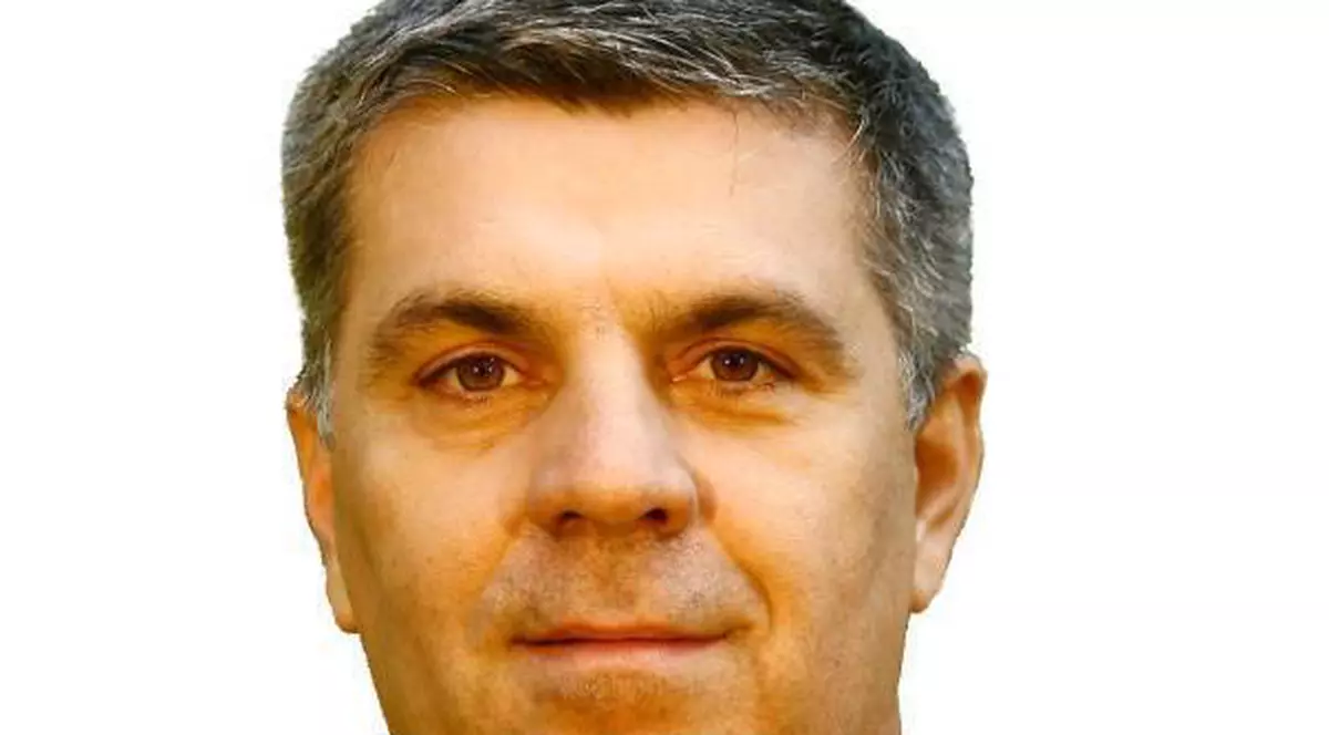 Vezi cum vrea să-l oblige şeful deputaţilor pe Remus Cernea să poarte sacou