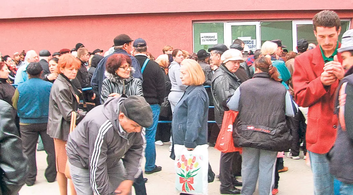 Scandal la Galaţi! S-au călcat în picioare pentru zahăr şi ulei