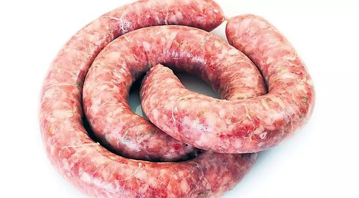 Alertă alimentară! Cârnaţi româneşti, respinşi în Italia din cauza unor ingrediente suspecte