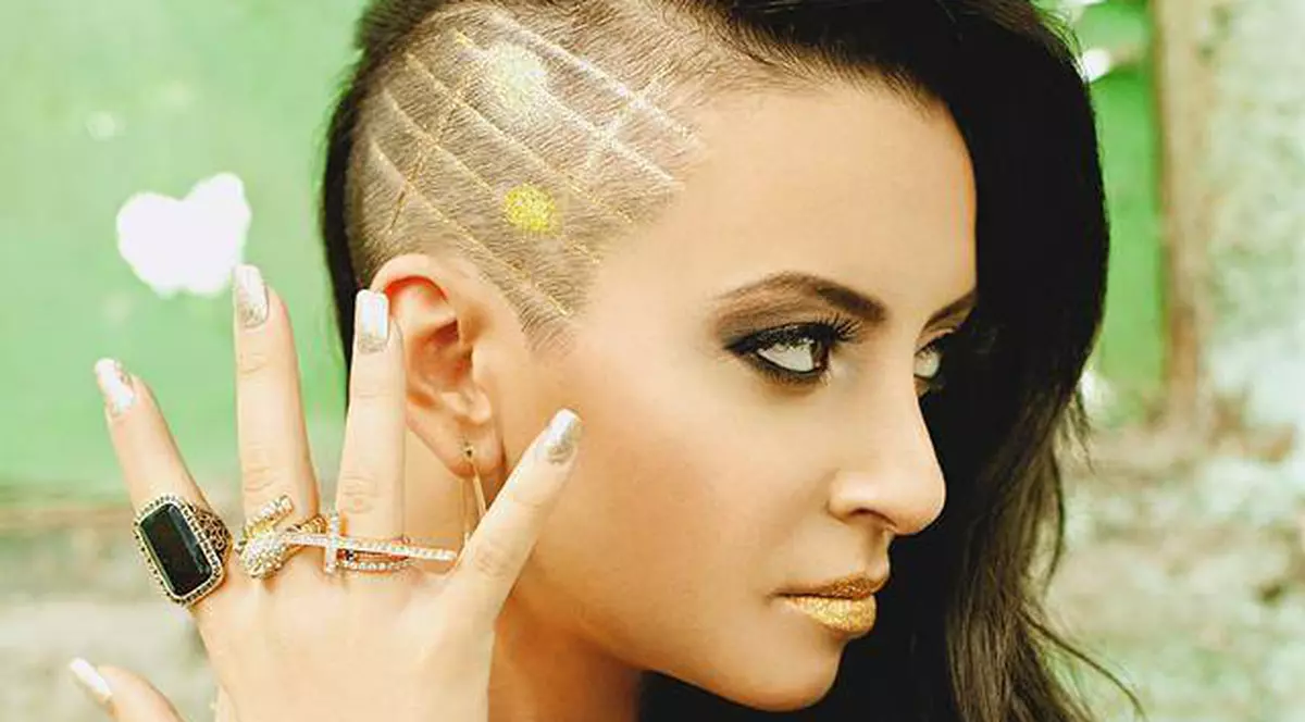 SECRETUL GIULIEI! Este O CÂNTĂREAŢĂ ÎN VOGĂ, dar ştii care este, de fapt, MESERIA EI? Vei FI SURPRINS!