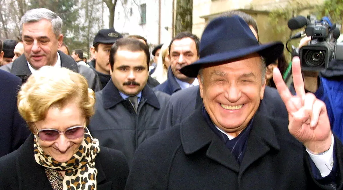 Ion Iliescu, DEZVĂLUIRE DIN VIAŢA DE FAMILIE. Uite CE SPUNE fostul preşedinte despre CĂSNICIE