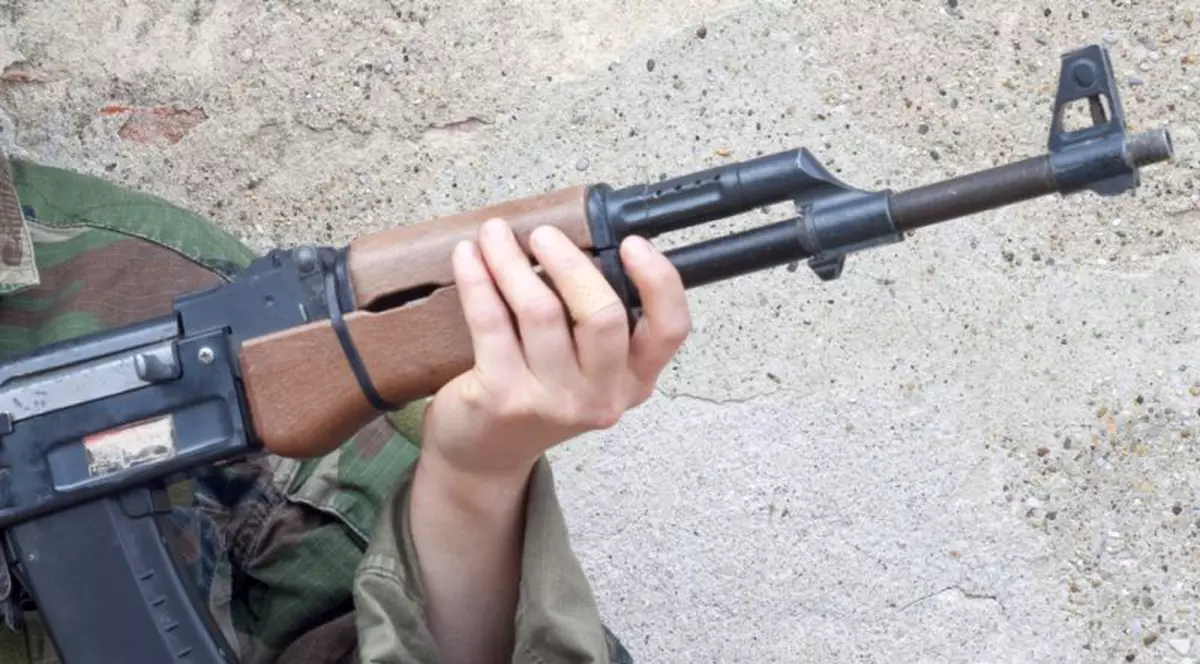 ŞOCANT! Adolescent împuşcat mortal de poliţişti pentru că avea o armă de jucărie 