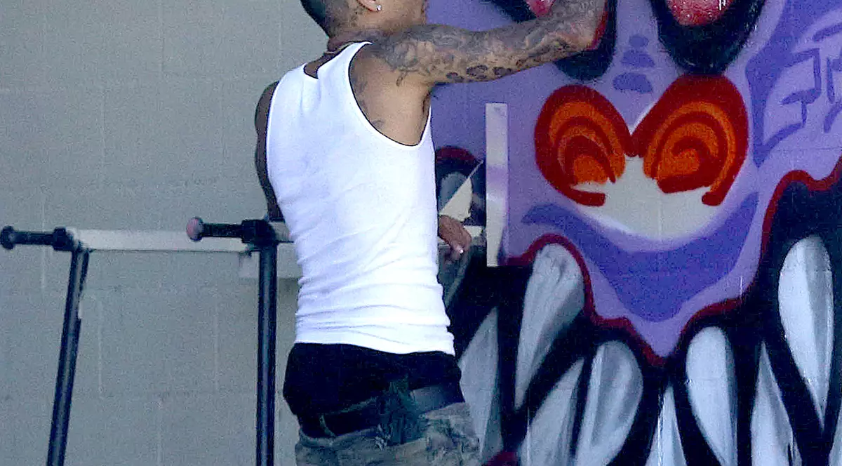 DECLARAŢIA UNUI CELEBRU CÂNTĂREŢ: "Mi-am pierdut VIRGINITATEA la 8 ani"