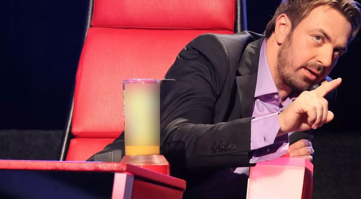 EXCLUSIV! SCAUNUL de la "VOCEA ROMÂNIEI", "VICTIMĂ" SIGURĂ în MÂINILE lui HORIA BRENCIU! UITE DE CÂTE ORI L-A STRICAT! 