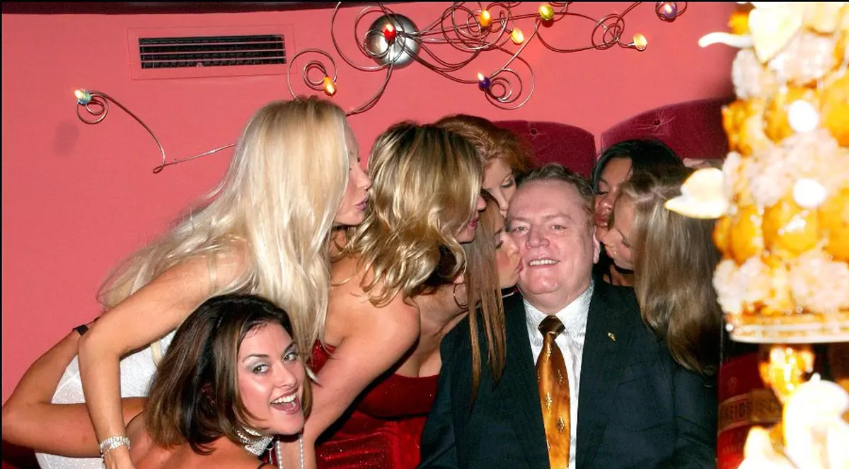 "Tăticul" revistei Hustler, Larry Flynt, SARE ÎN APĂRAREA celui care l-a LĂSAT PARALIZAT PE VIAŢĂ şi este CONDAMNAT LA MOARTE: "NU ÎL EXECUTAŢI"