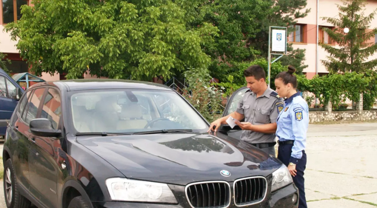 Traficanţii care duc maşini în Republica Moldova, săltaţi de poliţiştii de frontieră