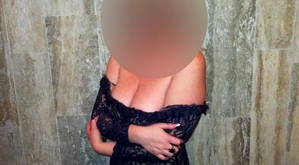 A vrut să fie SOŢIA PERFECTĂ, dar şi-a INUNDAT VECINII. O vedetă de la noi NU ARE NICIO TREABĂ CU BUCĂTĂRIA