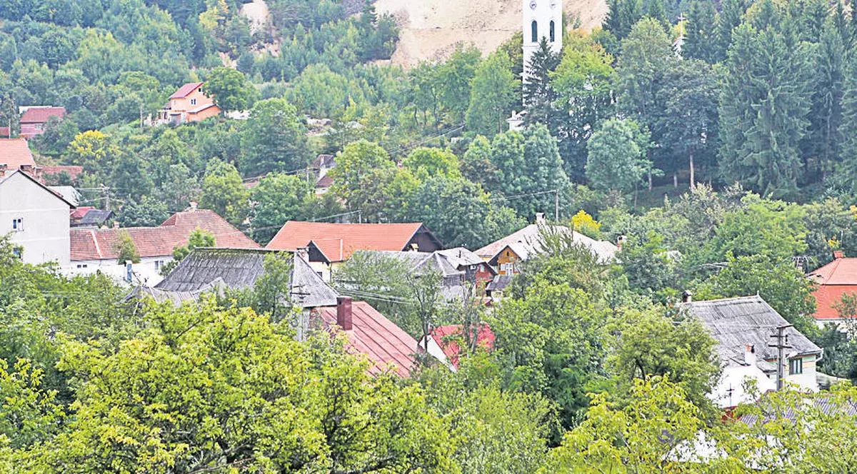 Investitorii de la Roşia Montană promit statului miliarde de dolari