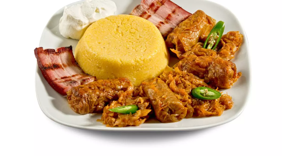 SĂRMĂLUŢELE şi MĂMĂLIGA i-au dat gata pe americani! Vezi de CÂT SUCCES se bucură un RESTAURANT ROMÂNESC în New York! FOTO & VIDEO