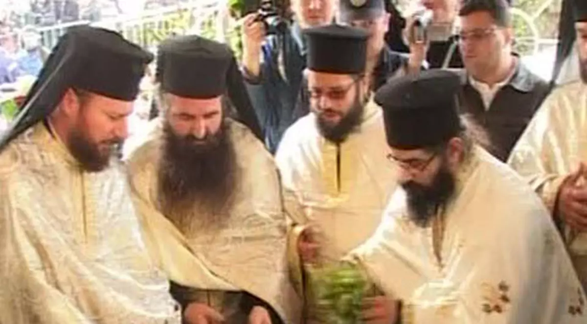 Vezi ce TRADIŢII şi SUPERSTIŢII se respectă astăzi, în ziua de Sfânta Parascheva!