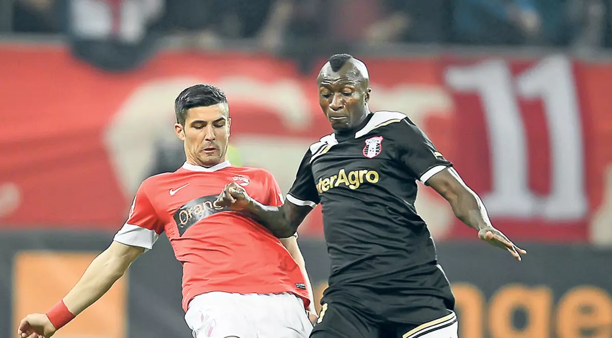 Kehinde Fatai e înfiat de «Săpăligă»!