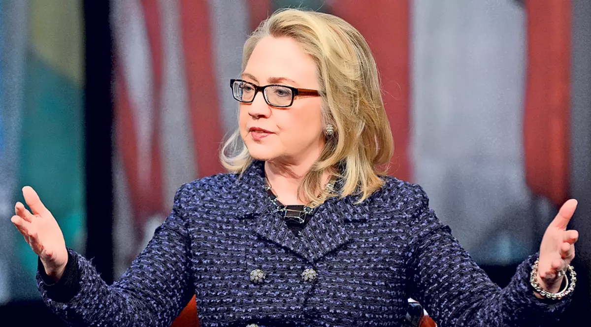 Hillary Clinton ia 450.000 de dolari pentru un discurs!