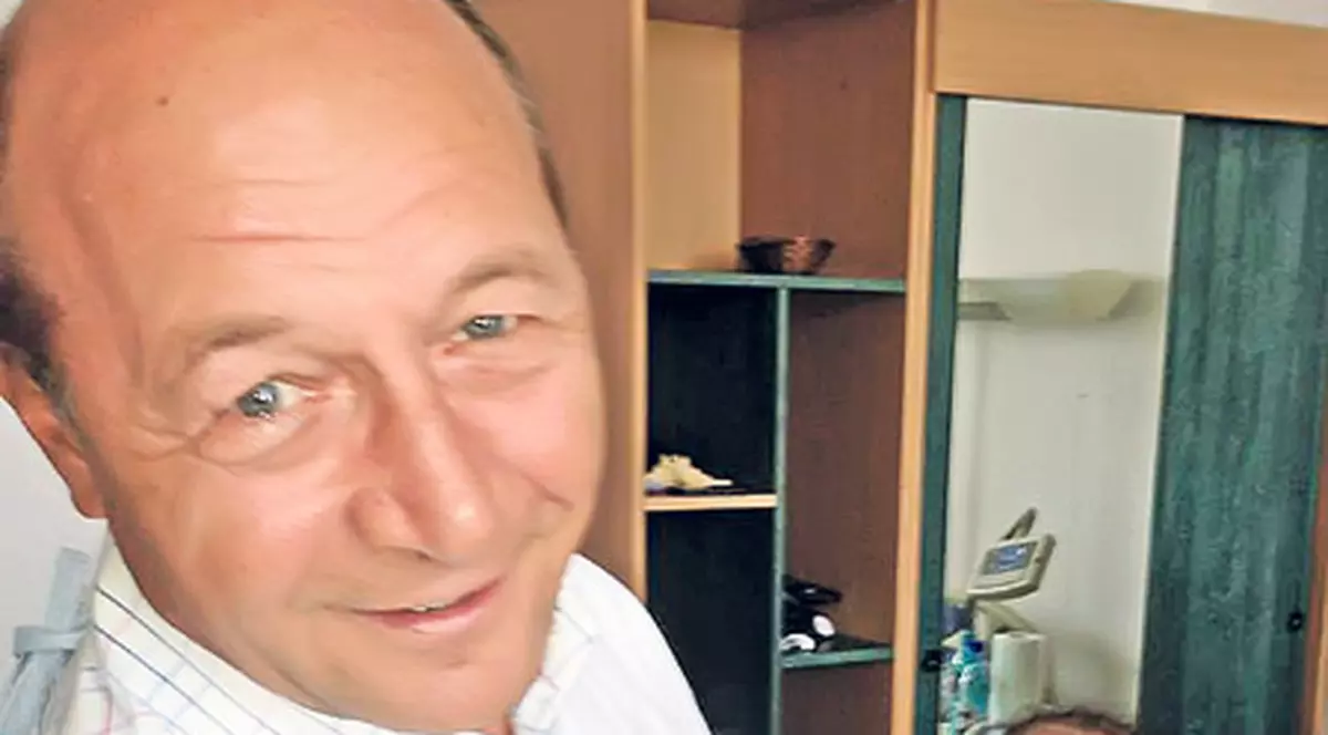 Băsescu îşi petrece ziua de naştere cu nepoţica