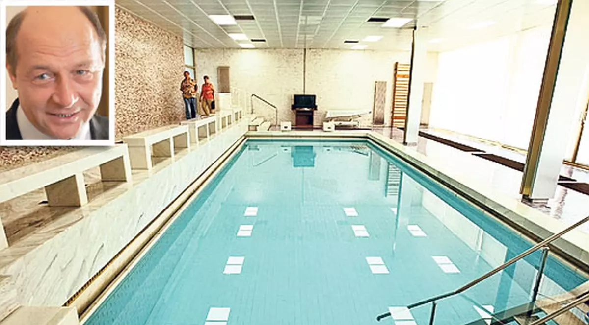 Băse, unde mai înoţi? Ponta a anunţat că va bate palma pentru închirierea vilei unde preşedintele face sport