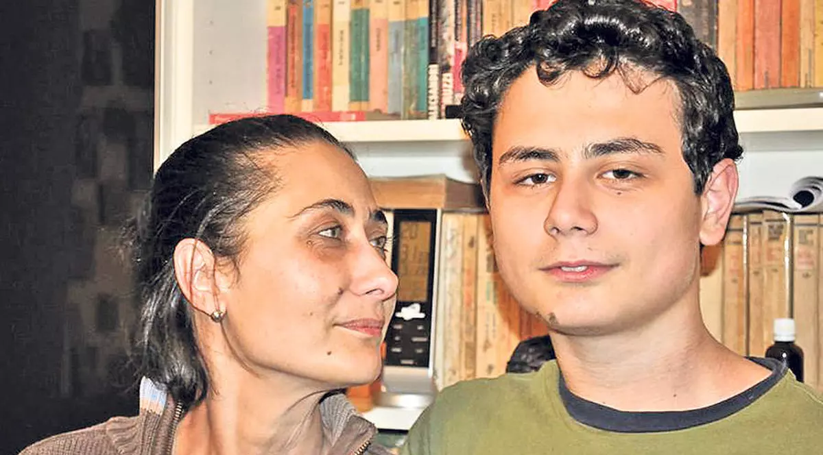 Corina Creţu a donat bani pentru Ioan Bănescu, «magicianul» chitarei! 