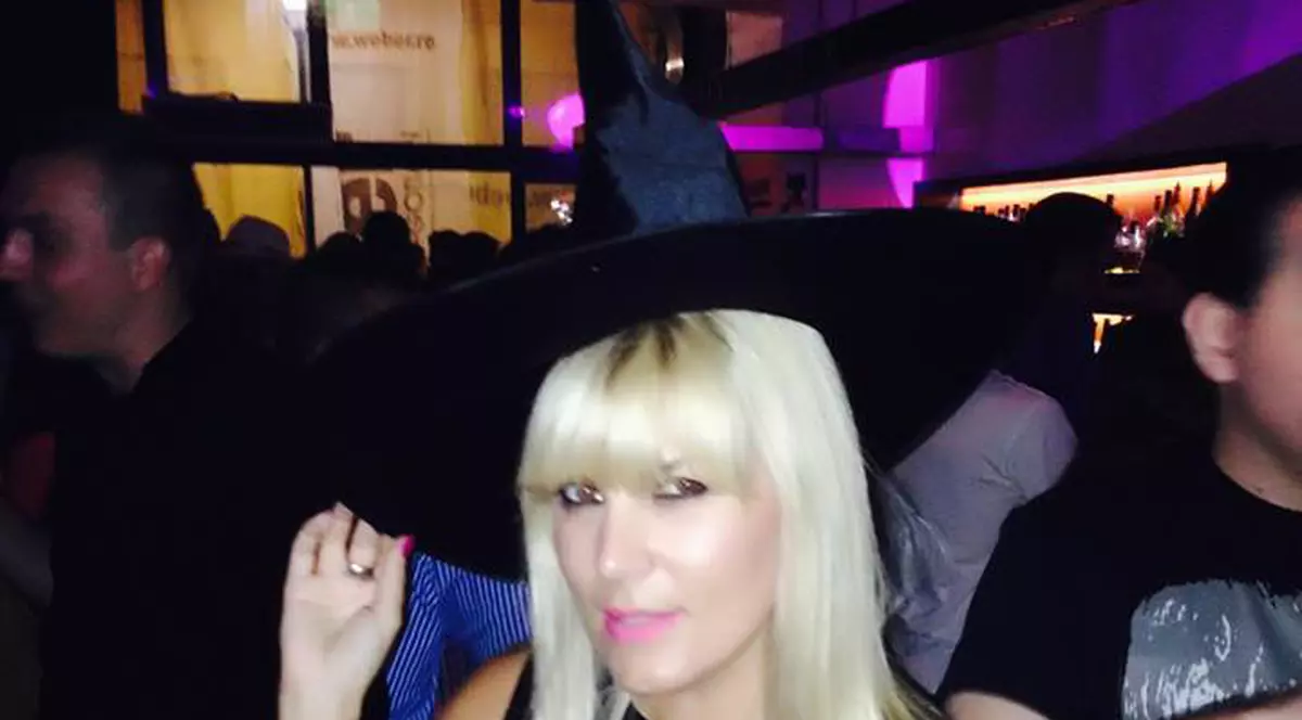IMAGINI EXTRAORDINARE cu Elena Udrea costumată de Halloween! Vezi cum a vrut fostul ministru „să vrăjească” puterea! 