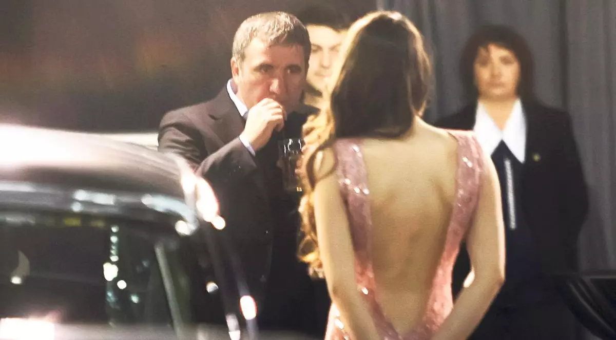 Gicane, care ţi-a plăcut mai mult: fata sau maşina?