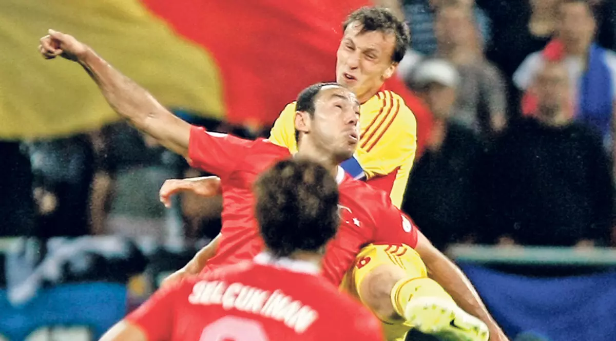 Jurnaliştii de la The Guardian l-au întrebat pe Chiricheş dacă se simte onorat de faptul că este căpitanul naţionalei României! Răspunsul a fost unul ciudat