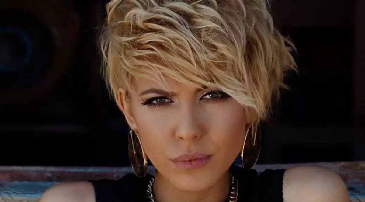 DANSEZ PENTRU TINE. Uite CINE A STAT ASCUNS în public SĂ O SUSŢINĂ pe Sore. SIGUR NU TE AŞTEPTAI LA ASTA