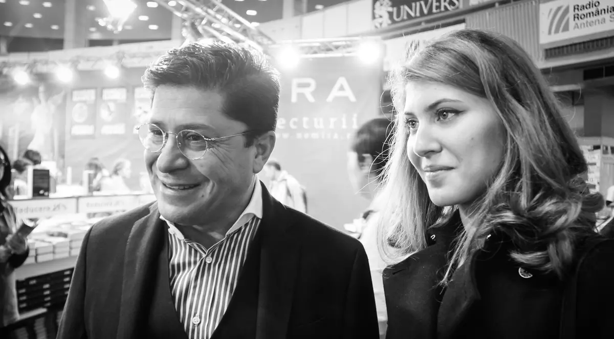 EXCLUSIV / Gruia Stoica, patronul GFR, şi-a scos frumoasa fiică în oraş, la o carte bună