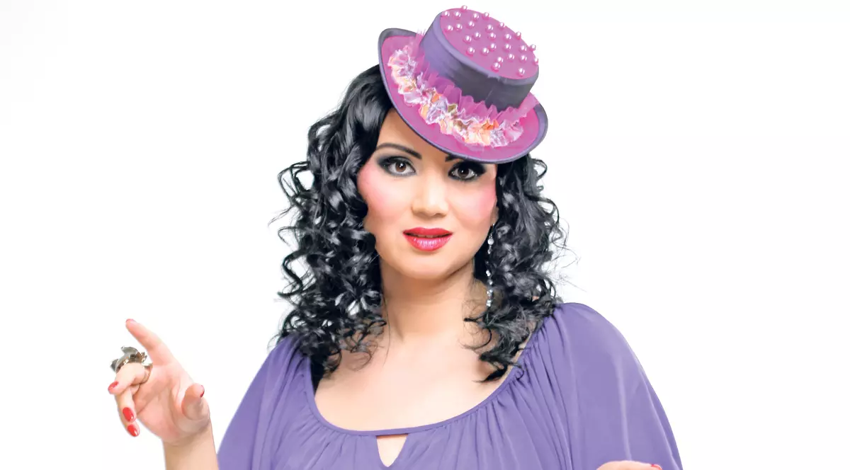 ADRIANA BAHMUŢEANU, pe MASA DE OPERAŢIE! Prezentatoarea TV a revenit pe micul ecran la doar două ore după intervenţie