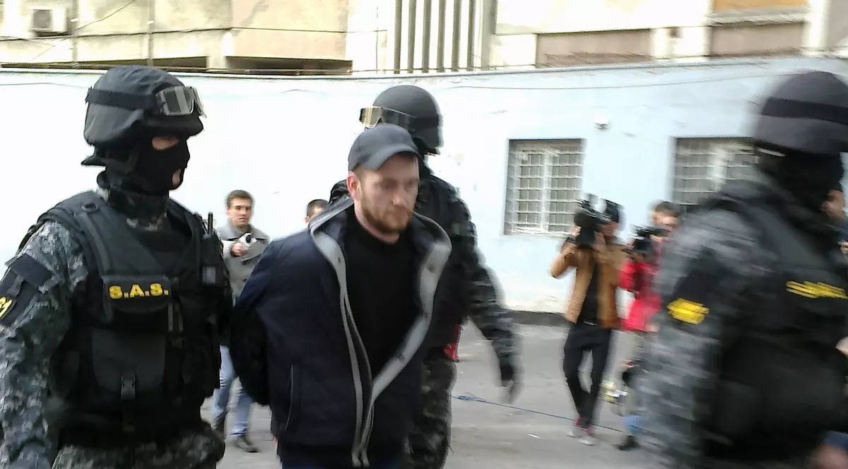 Atacatorul cu Kalaşnikov a fost dus în faţa procurorilor. Vezi ce declaraţie şocantă a făcut