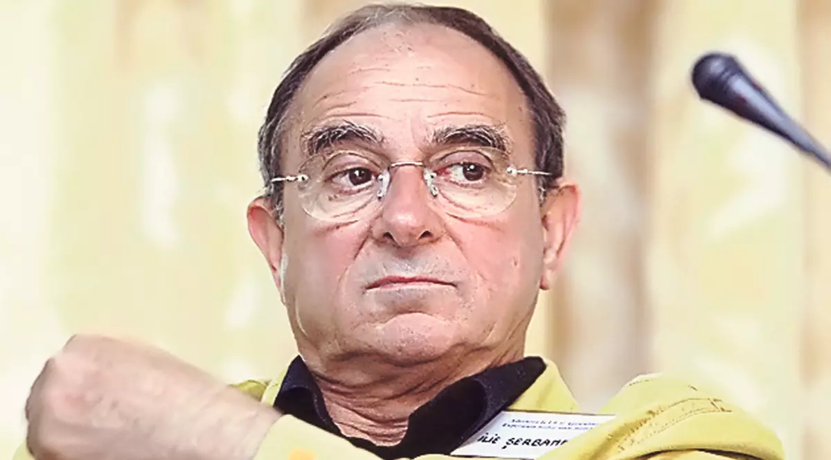 Economistul Ilie Şerbănescu anunţă vremuri grele pentru români în următorii doi ani: «Gazele se vor scumpi cu 250%, iar curentul - cu 50%»
