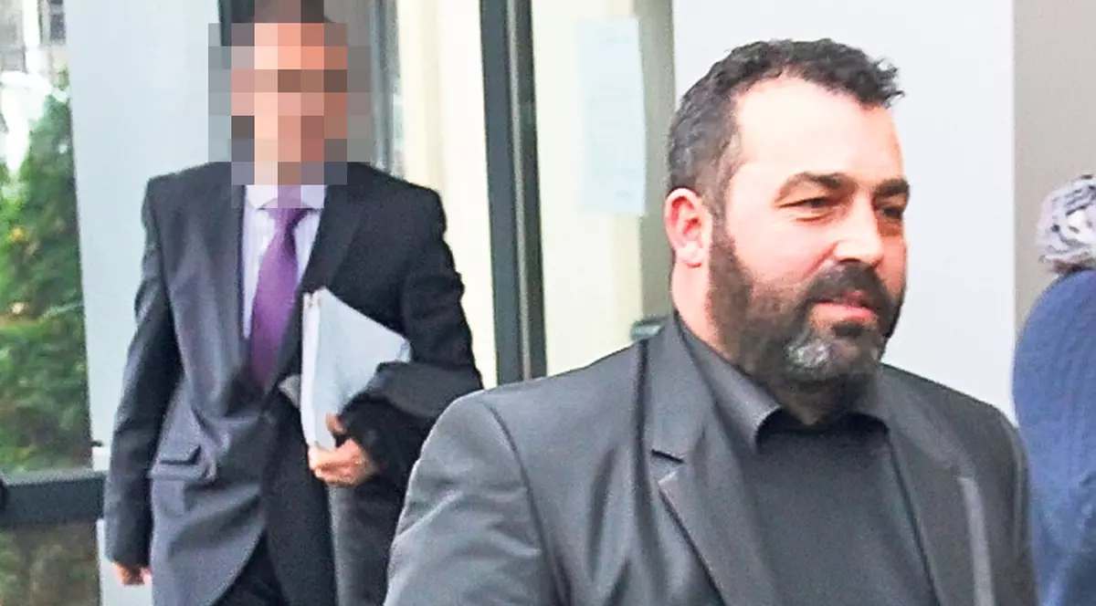 Primar săltat de mascaţi, pentru trafic de ţigări