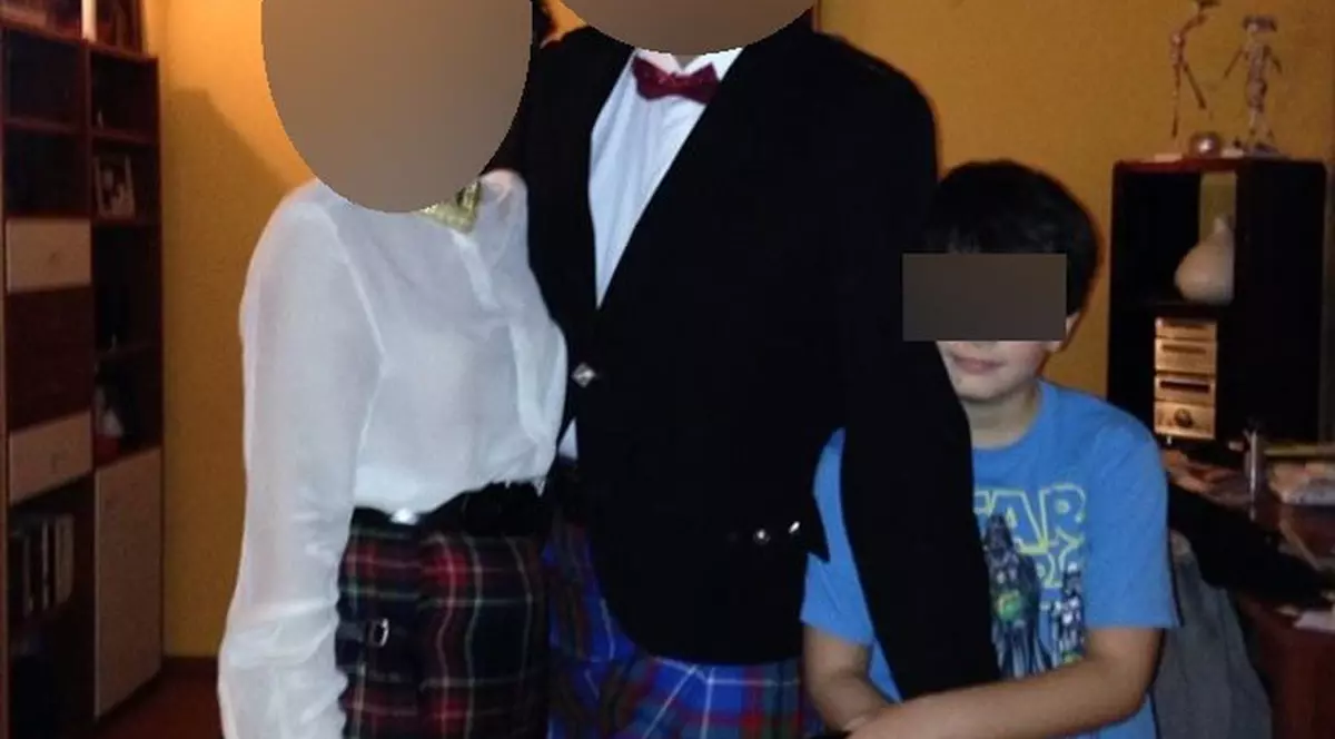 AŞA NU TE AŞTEPTAI SĂ-L VEZI VREODATĂ! UN FAIMOS PREZENTATOR DE LA NOI, ÎMBRĂCAT ÎN FUSTĂ!