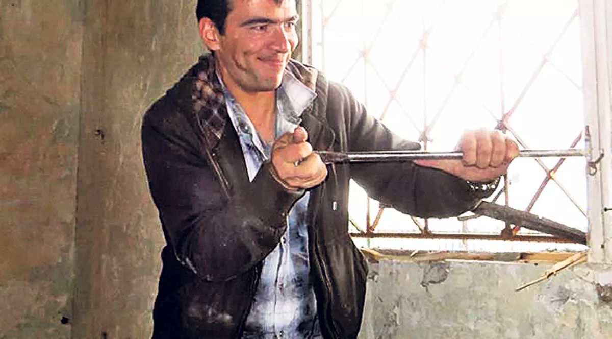 Abandonat la naştere, acum salvează copii orfani