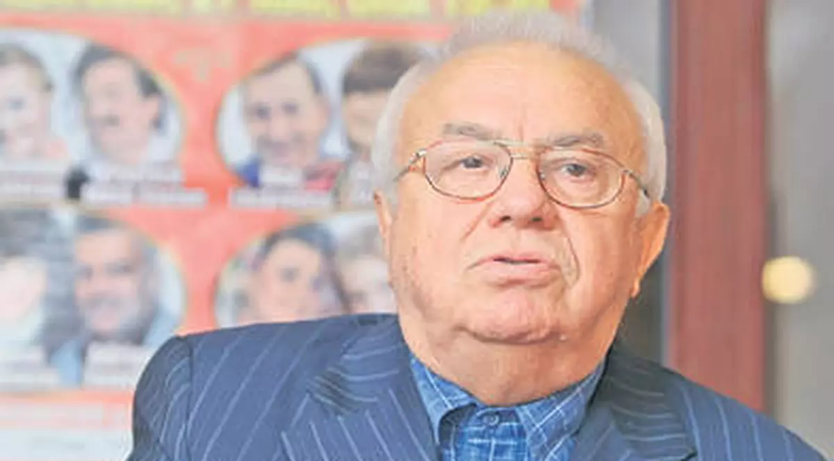 Nu a mai vorbit niciodată despre asta public. ARŞINEL SPUNE DE CÂND ARE PROBLEME CU RINICHII. DETALII INEDITE