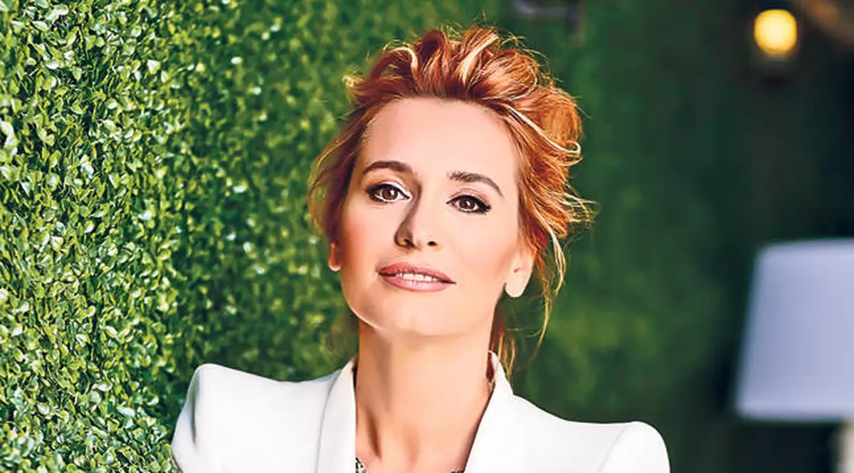 Credea că SCAPĂ! Andreea Esca, PRINSĂ DE SOŢ LA LIFT, într-un moment în care aceasta ŞI-AR FI DORIT CEL MAI PUŢIN